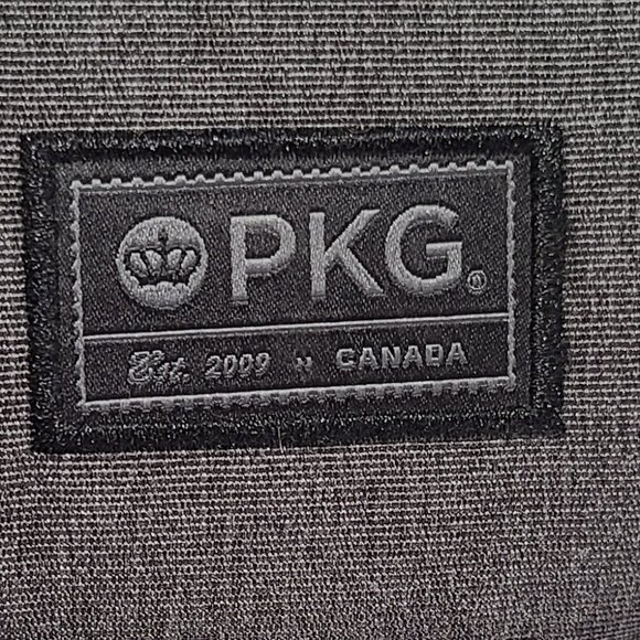 PKG Laptop Messenger Bag Gray – Fits up to 15" Laptop, Padded with Multiple Comp - Picture 3 of 10